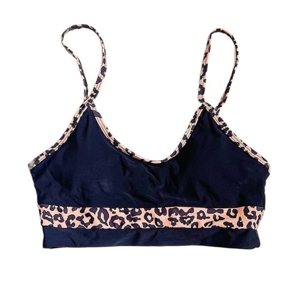 Women's medium bathing suit top